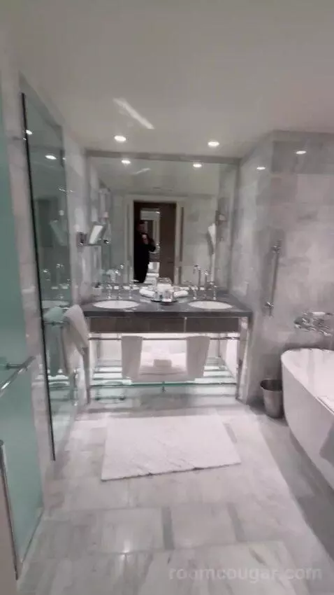 Grand Deluxe, Guest Room, 2 Double bathroom picture #2