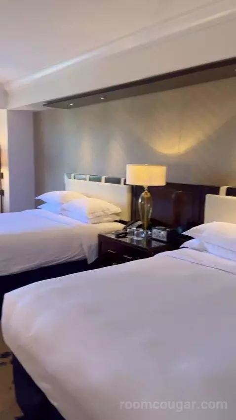 Queen Room with Two Queen Beds and City View (#912) bed picture #2