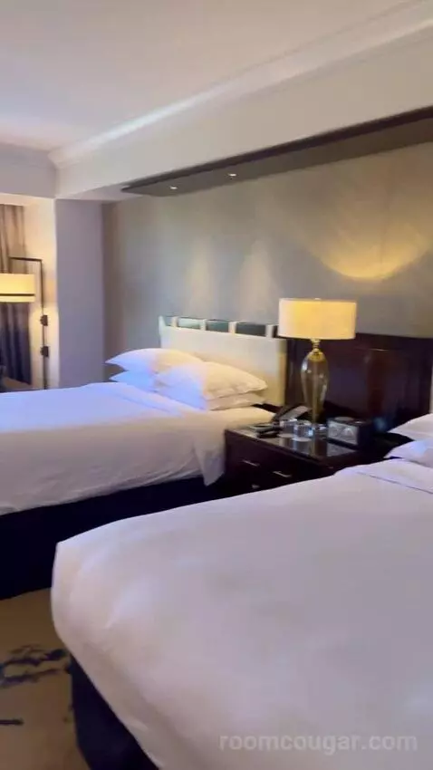 Queen Room with Two Queen Beds and City View (#912) bed picture #3
