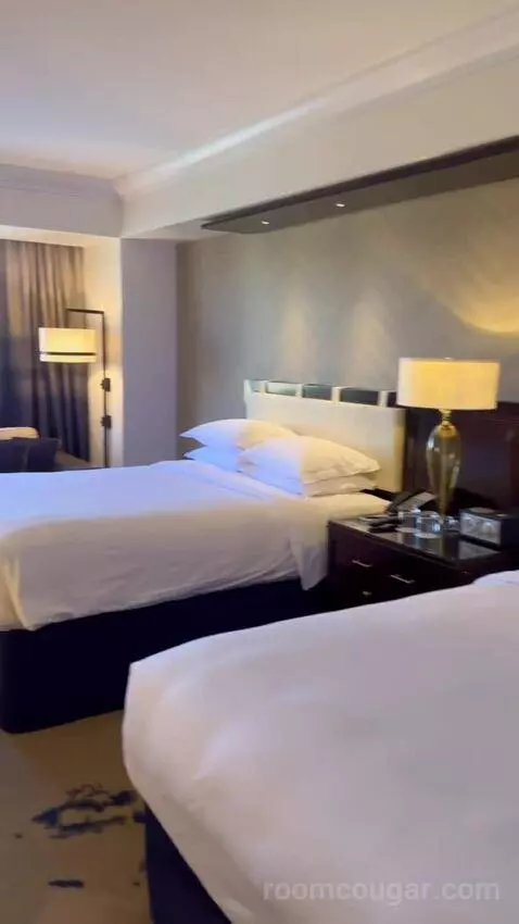 Queen Room with Two Queen Beds and City View (#912) bed picture #4
