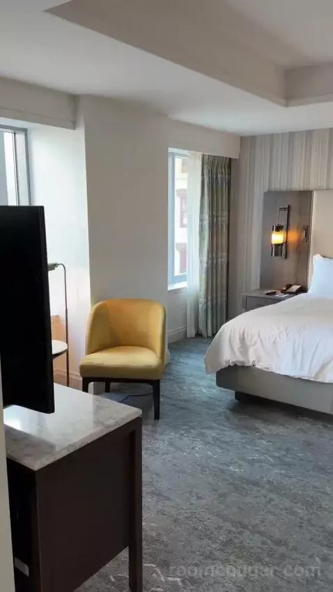 Luxury Suite, 1 Bedroom Larger Suite, 1 King, Sofa Bed (#947) bed picture #9