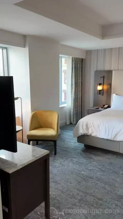 Luxury Suite, 1 Bedroom Larger Suite, 1 King, Sofa Bed (#947) bed picture #10