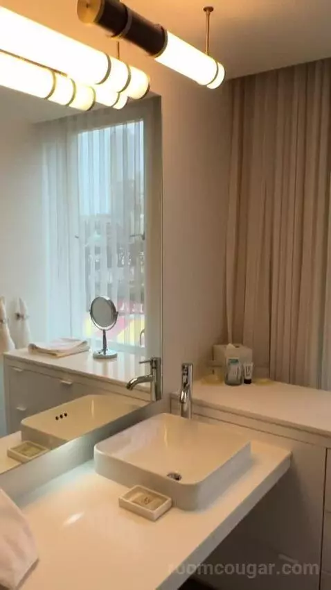 Coveted Corner Harbor, Junior Suite, 1 King, Harbor View, Corner Room (#327) bathroom picture #4
