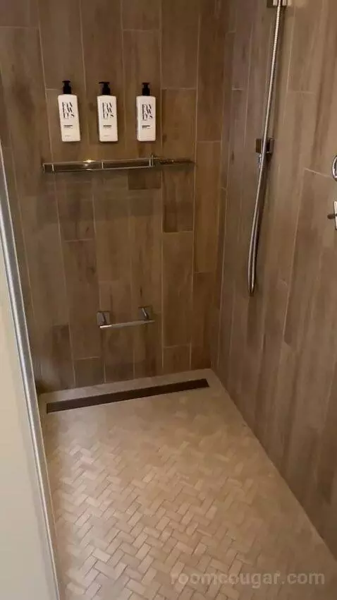 Coveted Corner Harbor, Junior Suite, 1 King, Harbor View, Corner Room (#327) bathroom picture #7