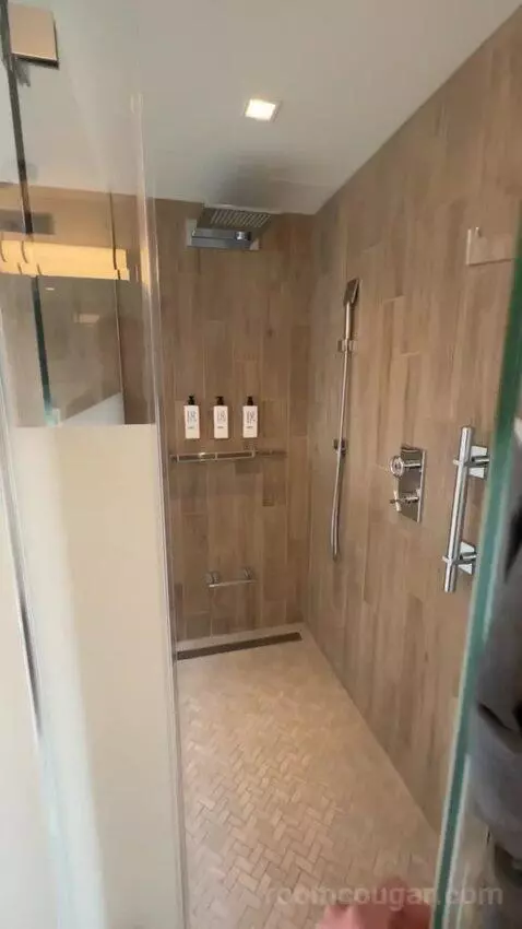 Coveted Corner Harbor, Junior Suite, 1 King, Harbor View, Corner Room (#327) bathroom picture #2
