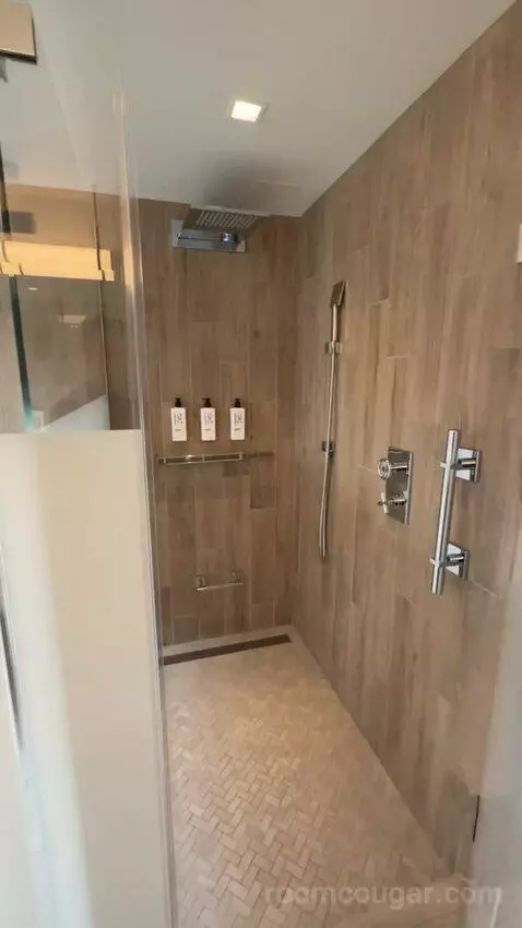 Coveted Corner Harbor, Junior Suite, 1 King, Harbor View, Corner Room (#327) bathroom picture #3