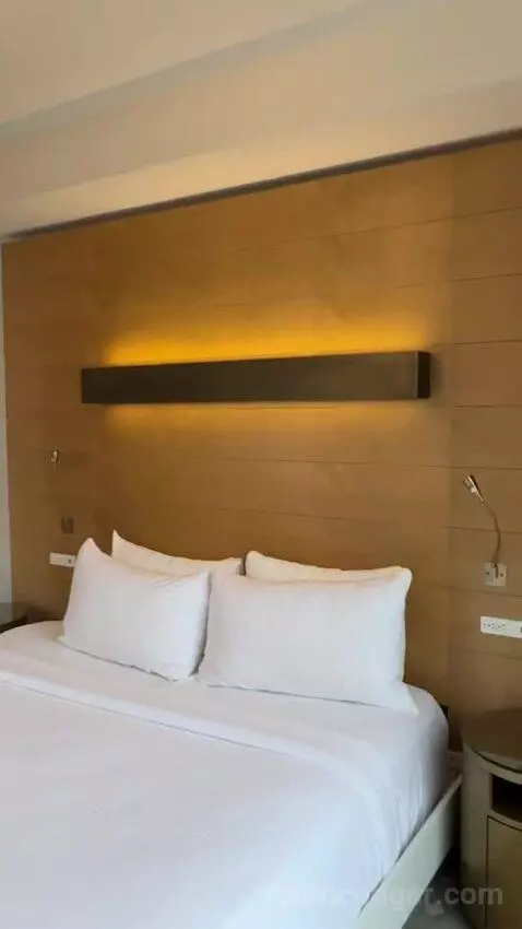 Coveted Corner Harbor, Junior Suite, 1 King, Harbor View, Corner Room (#327) bed picture #1