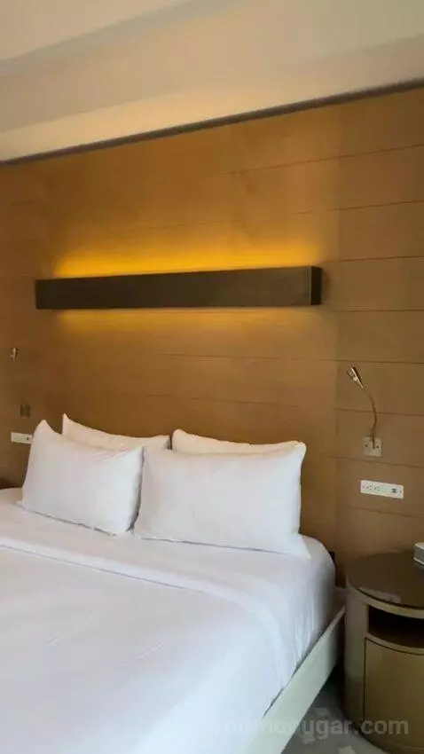 Coveted Corner Harbor, Junior Suite, 1 King, Harbor View, Corner Room (#327) bed picture #3