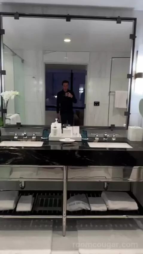 Signature One Bedroom King Suite bathroom picture #7