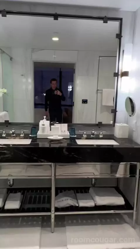 Signature One Bedroom King Suite bathroom picture #8
