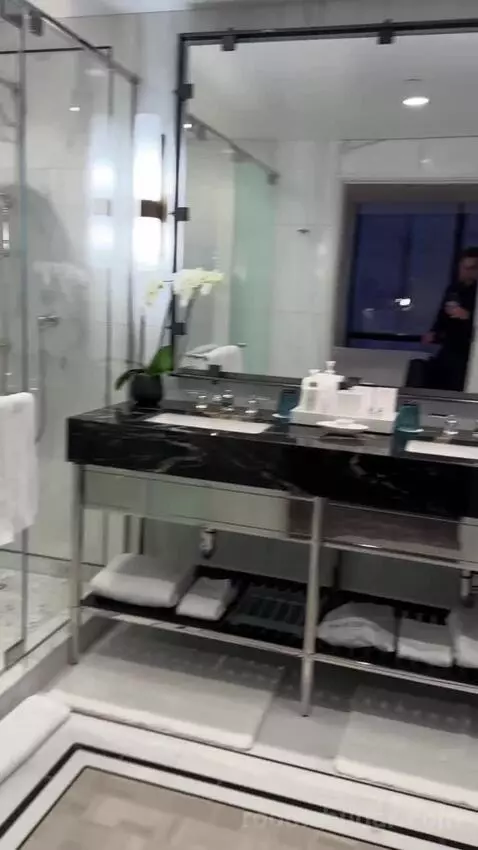 Signature One Bedroom King Suite bathroom picture #9