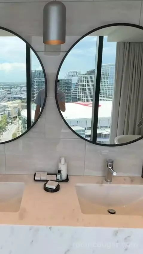 Superior Corner Spa, Larger Guest Room, 1 King, Partial Harbor View (#2187) bathroom picture #10