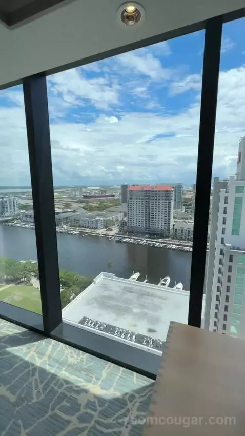 Superior Corner Spa, Larger Guest Room, 1 King, Partial Harbor View (#2187) view picture #4