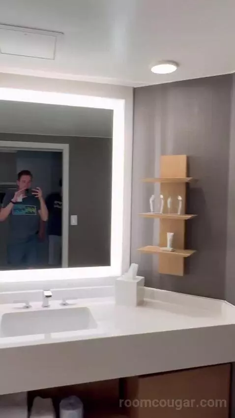Two Queen Beds bathroom picture #4