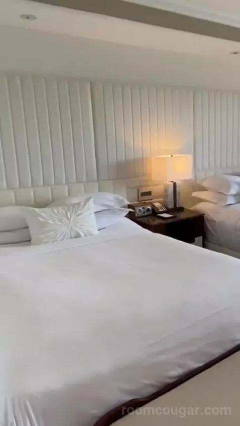 2 Queen Beds, Lakefront View, Pool View, Guest Room (#1134) bed picture #4
