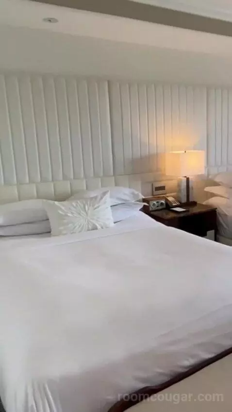 2 Queen Beds, Lakefront View, Pool View, Guest Room (#1134) bed picture #6