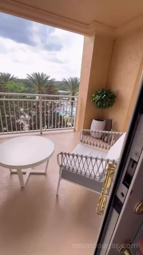 Executive Suite 1 King Bed, Lakefront View, Pool View (#362) view picture #1