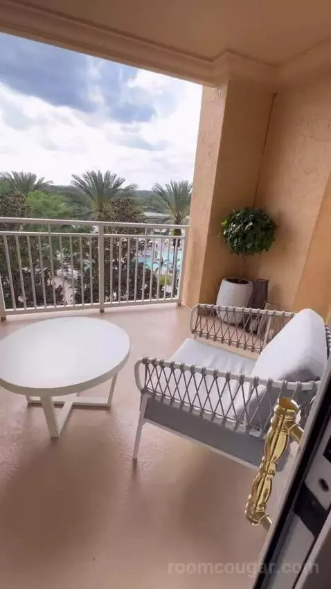 Executive Suite 1 King Bed, Lakefront View, Pool View (#362) view picture #2