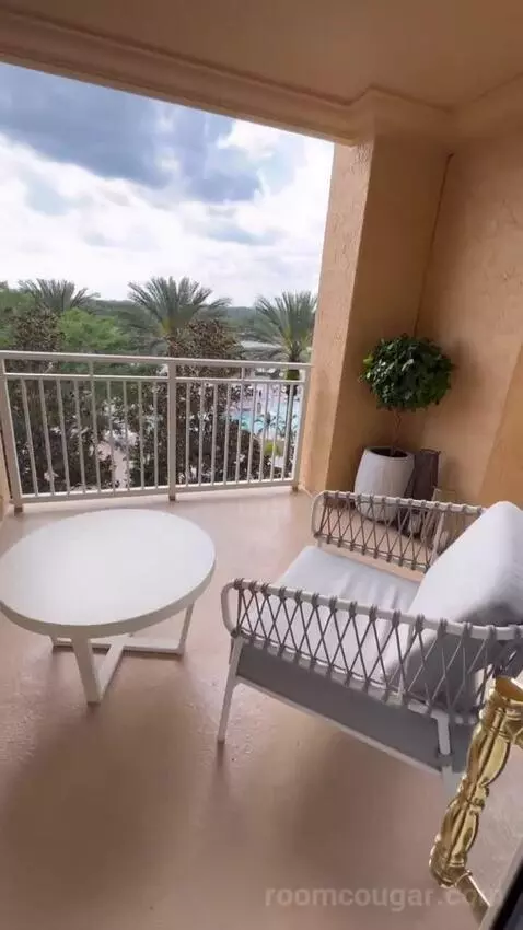 Executive Suite 1 King Bed, Lakefront View, Pool View (#362) view picture #3