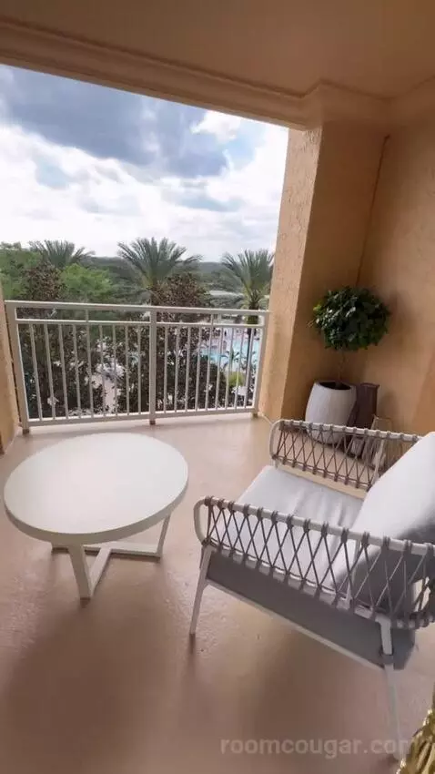 Executive Suite 1 King Bed, Lakefront View, Pool View (#362) view picture #4