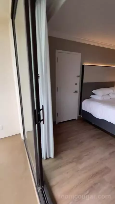 Ambassador, Suite, 2 Queen, Sofa Bed, Pool-Laser Show View (#20488) bed picture #5