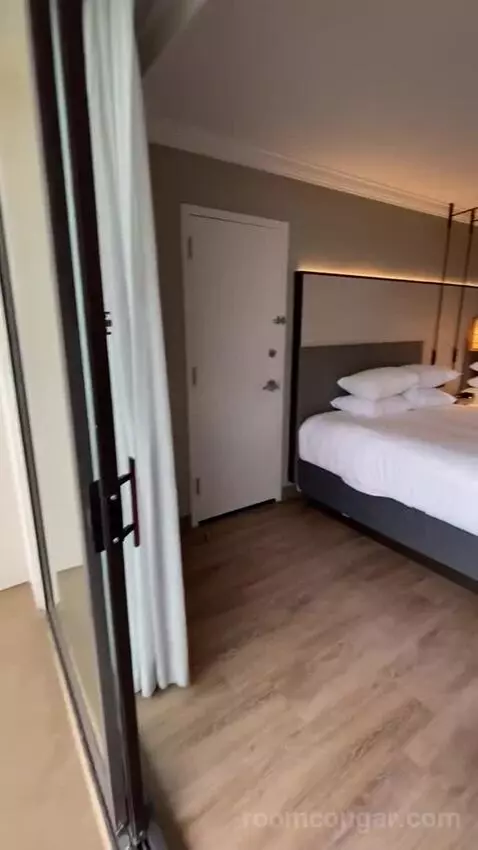 Ambassador, Suite, 2 Queen, Sofa Bed, Pool-Laser Show View (#20488) bed picture #6