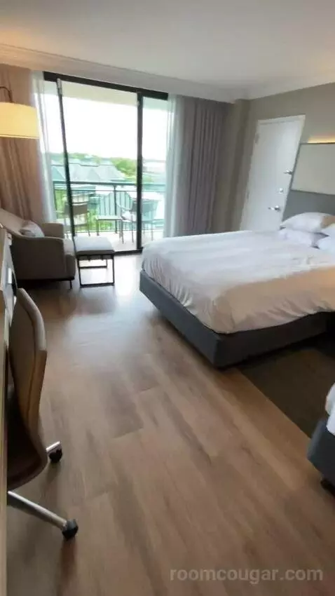 Ambassador, Suite, 2 Queen, Sofa Bed, Pool-Laser Show View (#20488) bed picture #3