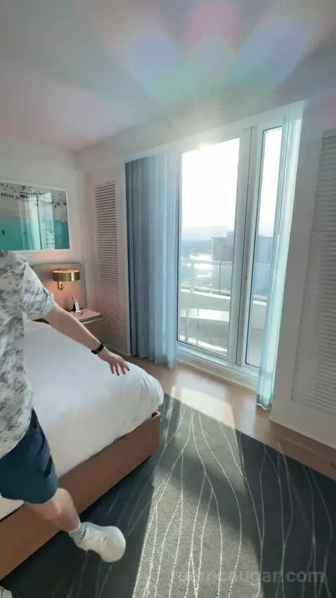 Junior Suite with Intracoastal View (#1426) bed picture #5