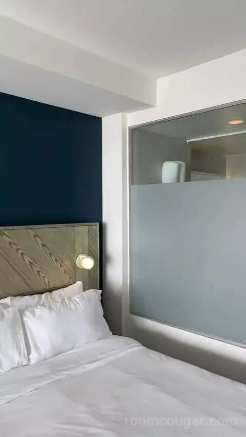 Spectacular Queen Room, Guest Room, 2 Queen, Partial Ocean View, Balcony (#1725) picture #15