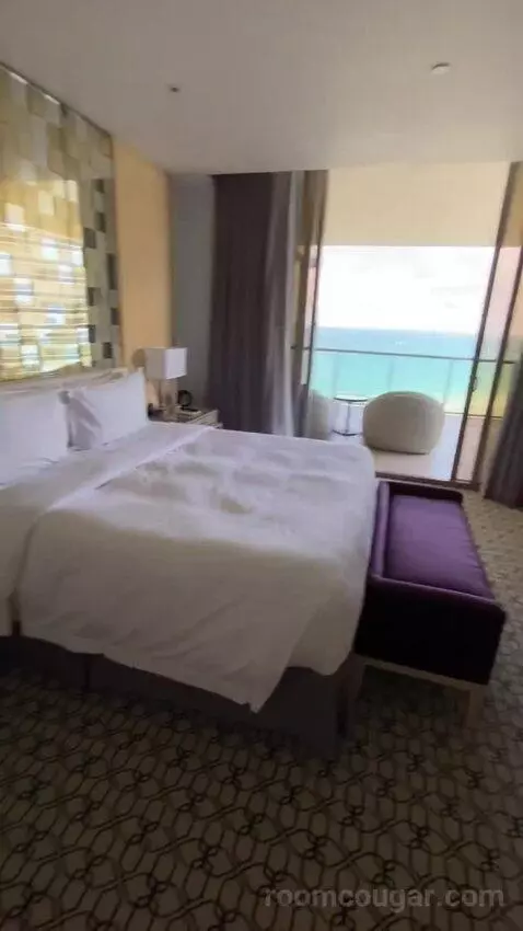 Royal Oceanfront Suite, Suite, 2 King (#1402) bed picture #2