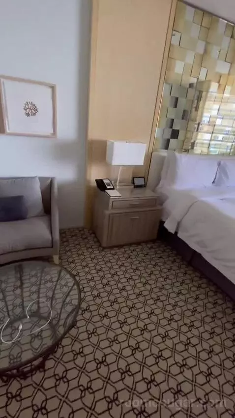 Royal Oceanfront Suite, Suite, 2 King (#1402) bed picture #9