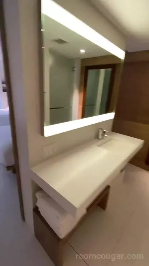 Standard Double Room bathroom picture #2