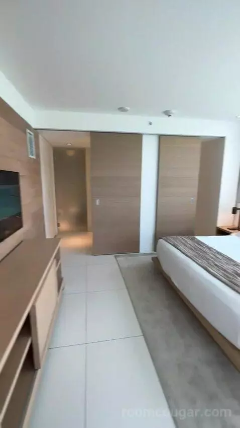 Deluxe King Room with City View (#435) bed picture #8