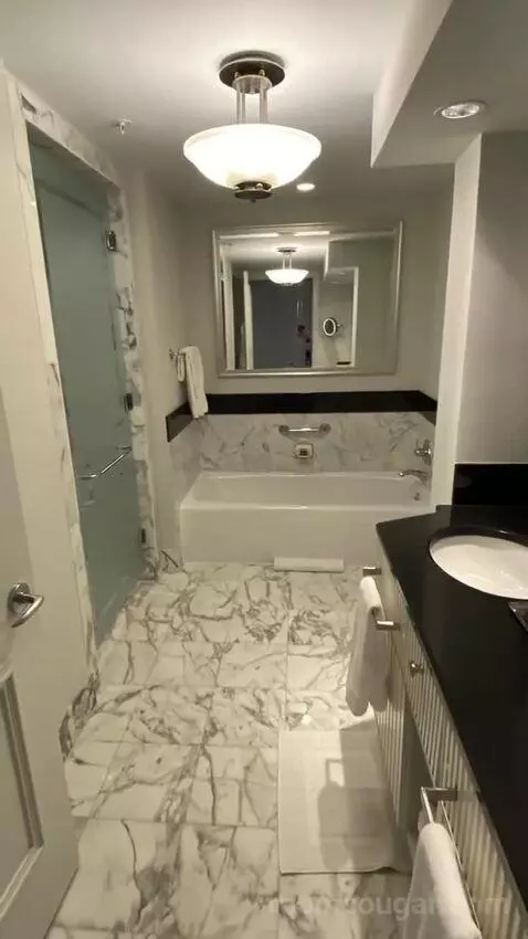 Classic Room with 2 Double Beds bathroom picture #9