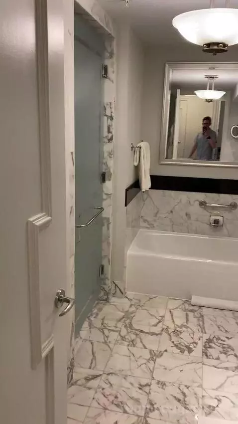 Classic Room with 2 Double Beds bathroom picture #1