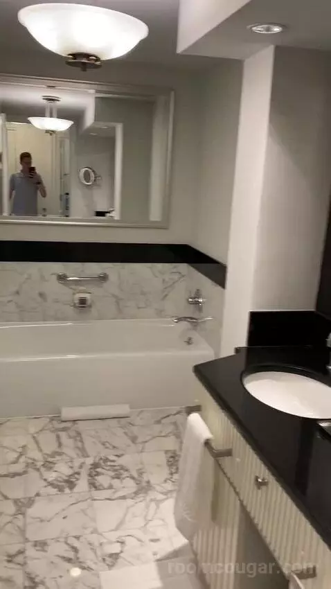 Classic Room with 2 Double Beds bathroom picture #3