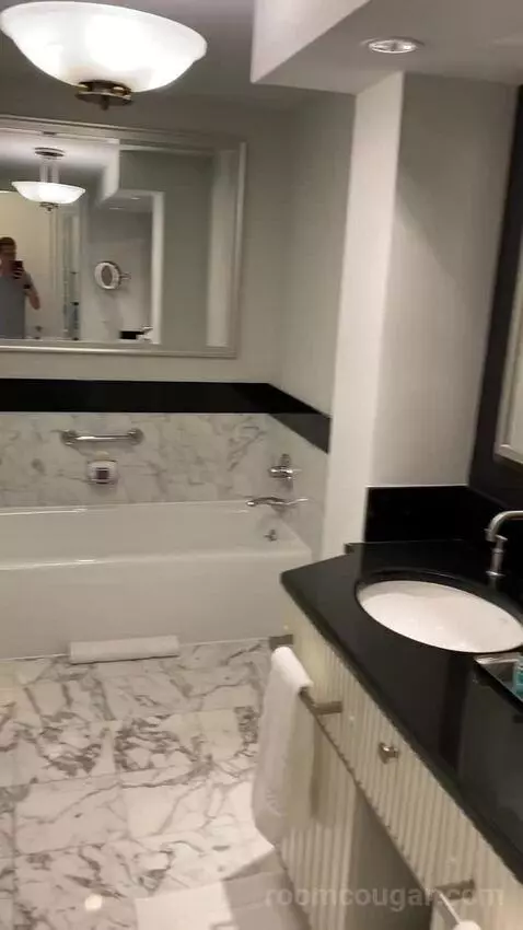 Classic Room with 2 Double Beds picture #7