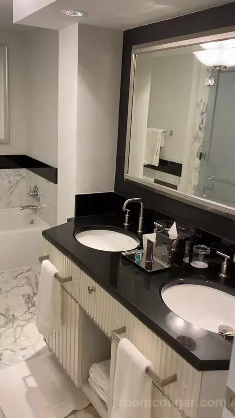 Classic Room with 2 Double Beds bathroom picture #6