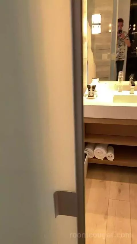 Fabulous Studio Suite, Larger Studio, Ocean View, Balcony (#434) bathroom picture #2
