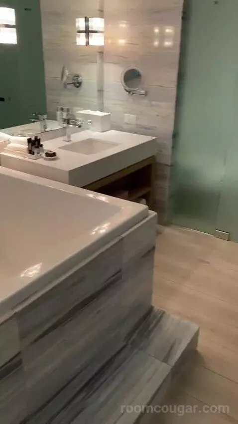 Fabulous Studio Suite, Larger Studio, Ocean View, Balcony (#434) bathroom picture #8