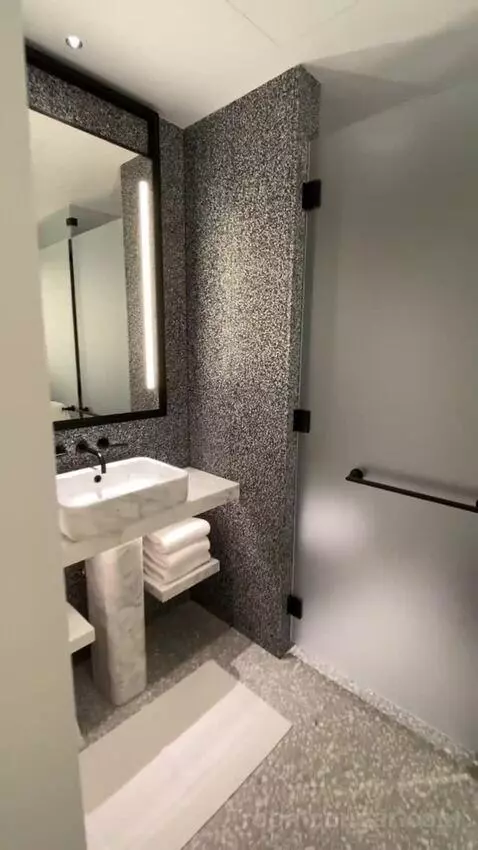 Empire State Double Room with Two Double Beds - High Floor (#3211) bathroom picture #1