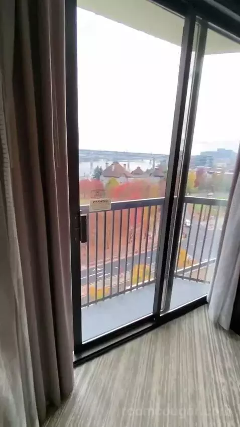 Guest Room with Two Queen Beds and City View picture #19