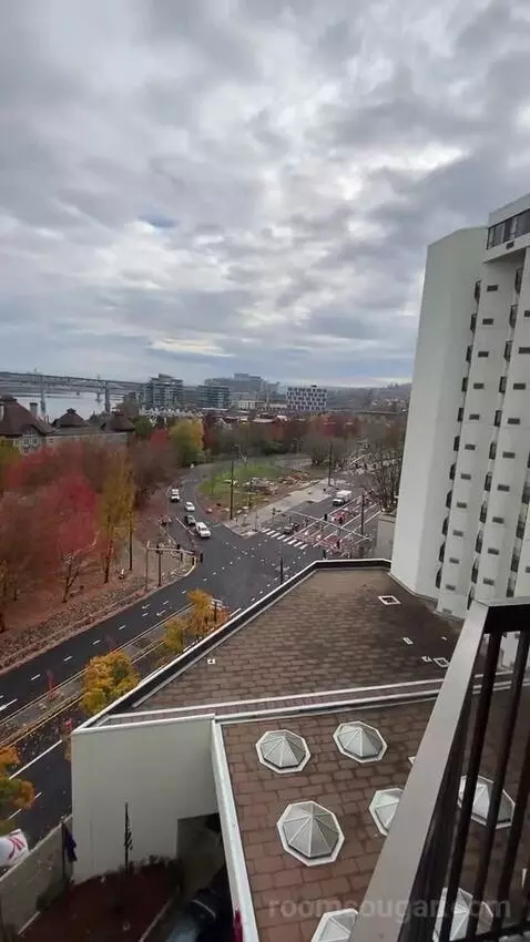 Guest Room with Two Queen Beds and City View picture #20