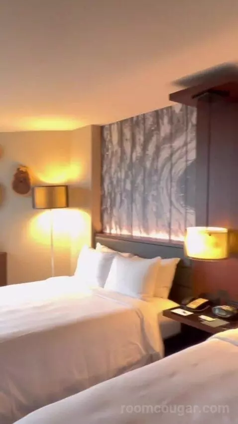 Guest Room with Two Queen Beds and City View picture #6