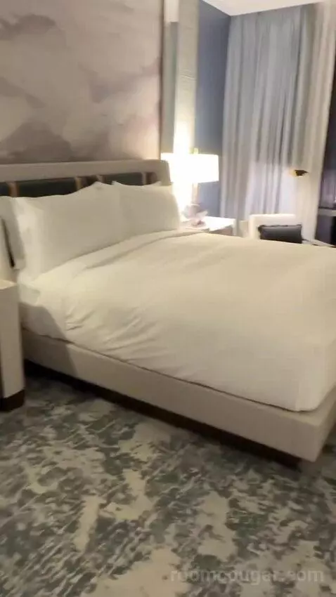Grand Deluxe King Room (#1322) bed picture #7