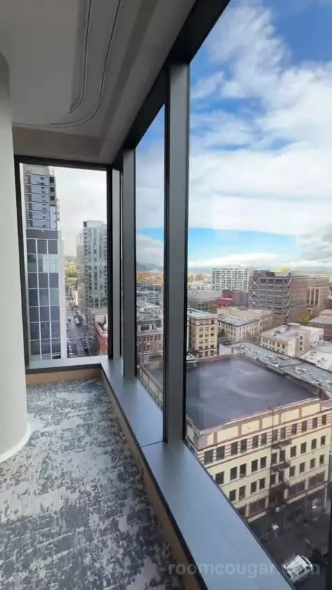 Executive Suite, 1 Bedroom Suite, 1 King California, Corner Room (#1123) view picture #1