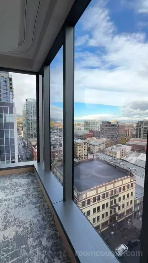 Executive Suite, 1 Bedroom Suite, 1 King California, Corner Room (#1123) view picture #2