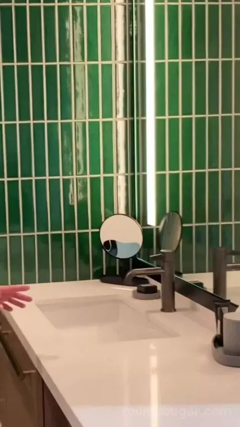 Wonderful Queen Queen (#510) bathroom picture #9