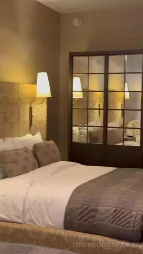 Premier Queen Room with Two Queen Beds bed picture #2