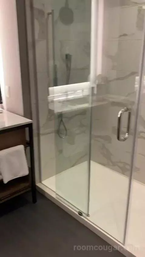 Guest Room with M Club Lounge Access, 2 Queen, City View (#1434) bathroom picture #4